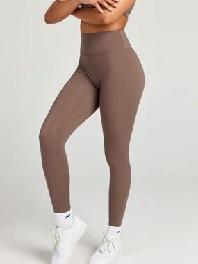 Elite Eleven Aura Leggings in Taupe